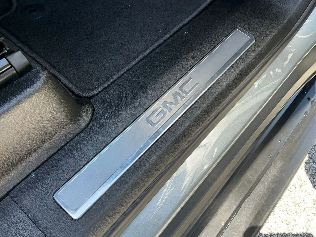 Used 2025 Silver GMC Elevation image 21