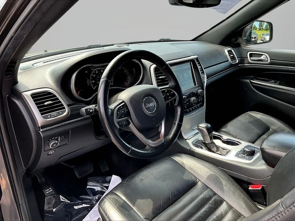Used 2018 Crystal Metallic Jeep Limited image 20
