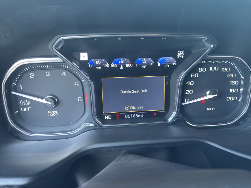 Used 2021 White GMC Denali image 20