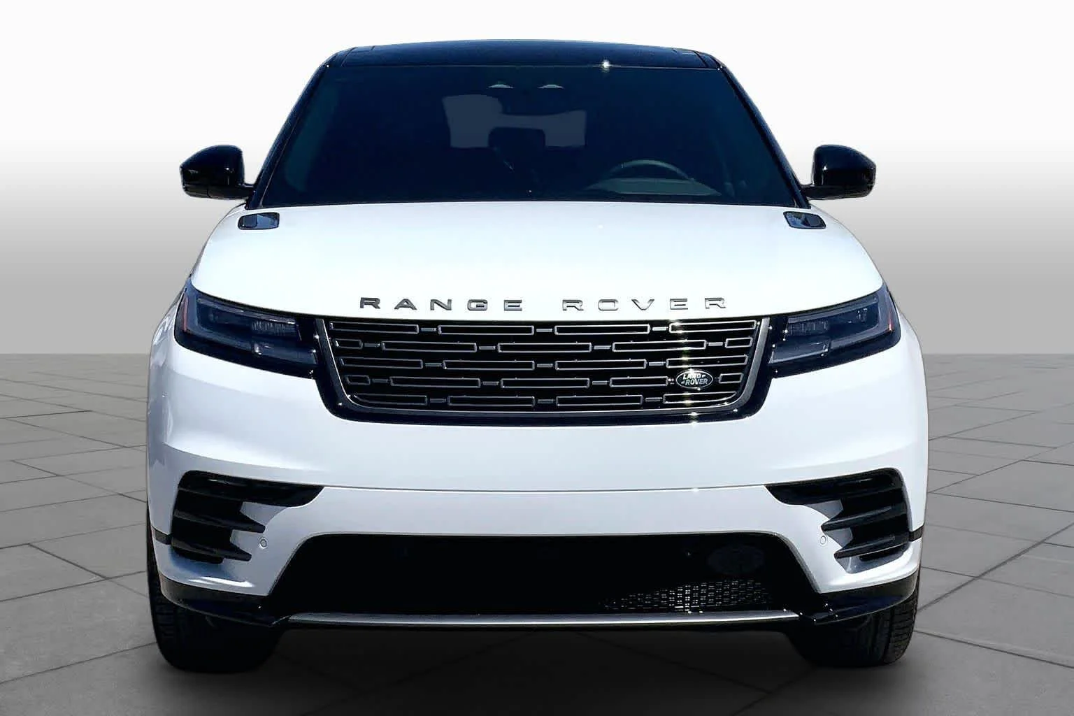 New 2026 Fuji White Land Rover Dynamic SE image 3
