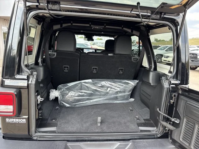 2025 Jeep Wrangler 4-Door Willys - Photo 6