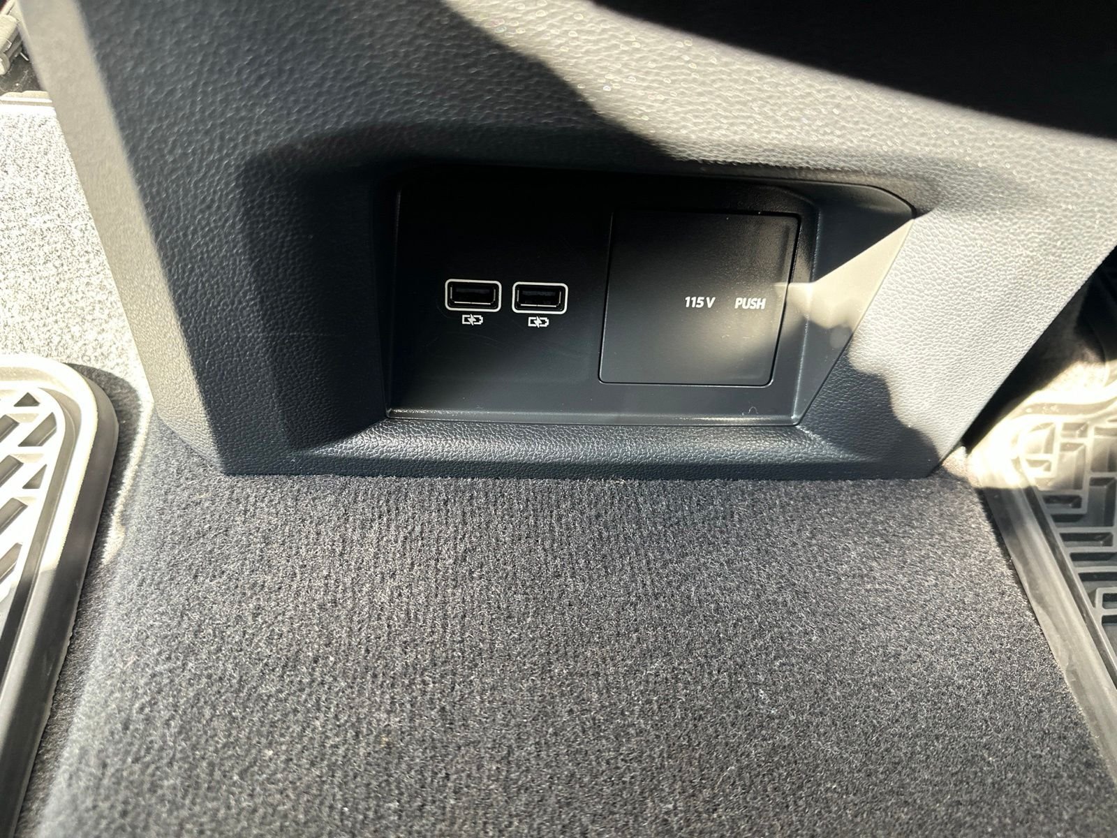 Used 2019 Gray Volkswagen SEL Premium image 26