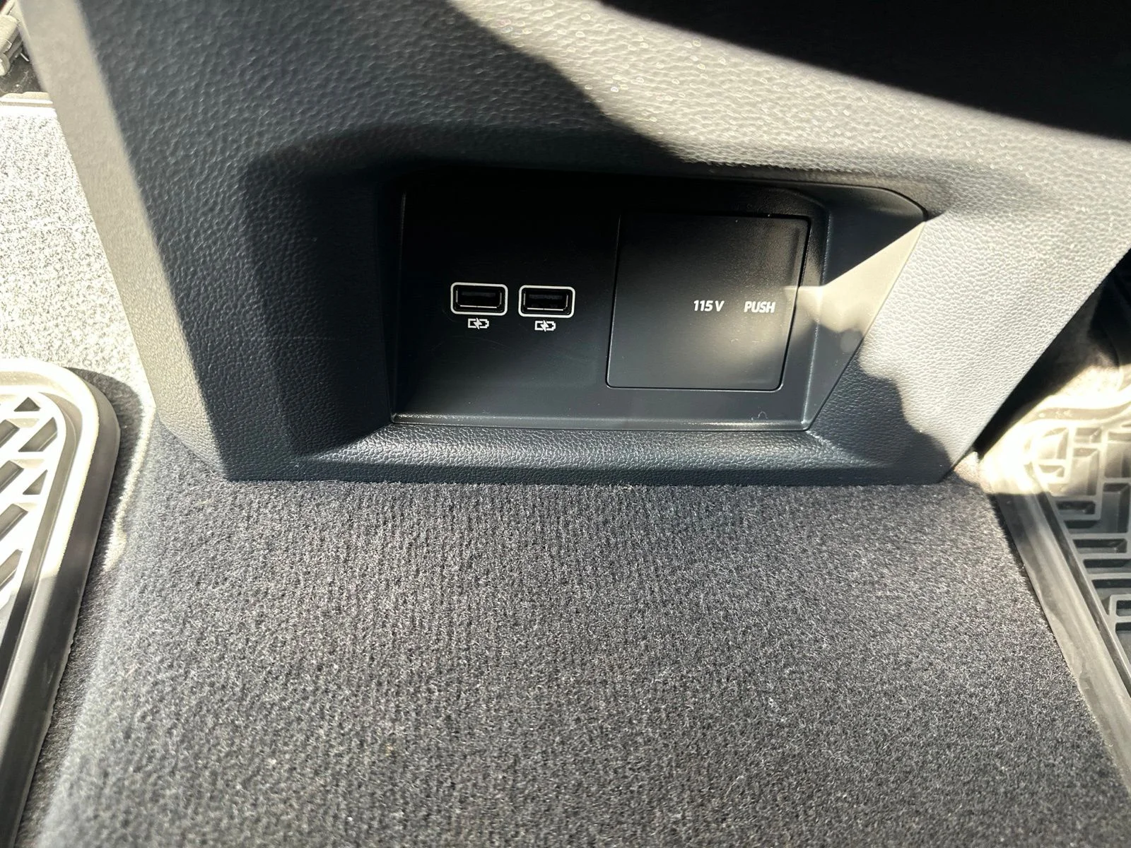 Used 2019 Gray Volkswagen SEL Premium image 26