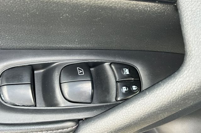 Used 2020 Brilliant Silver Metallic Nissan SL image 14
