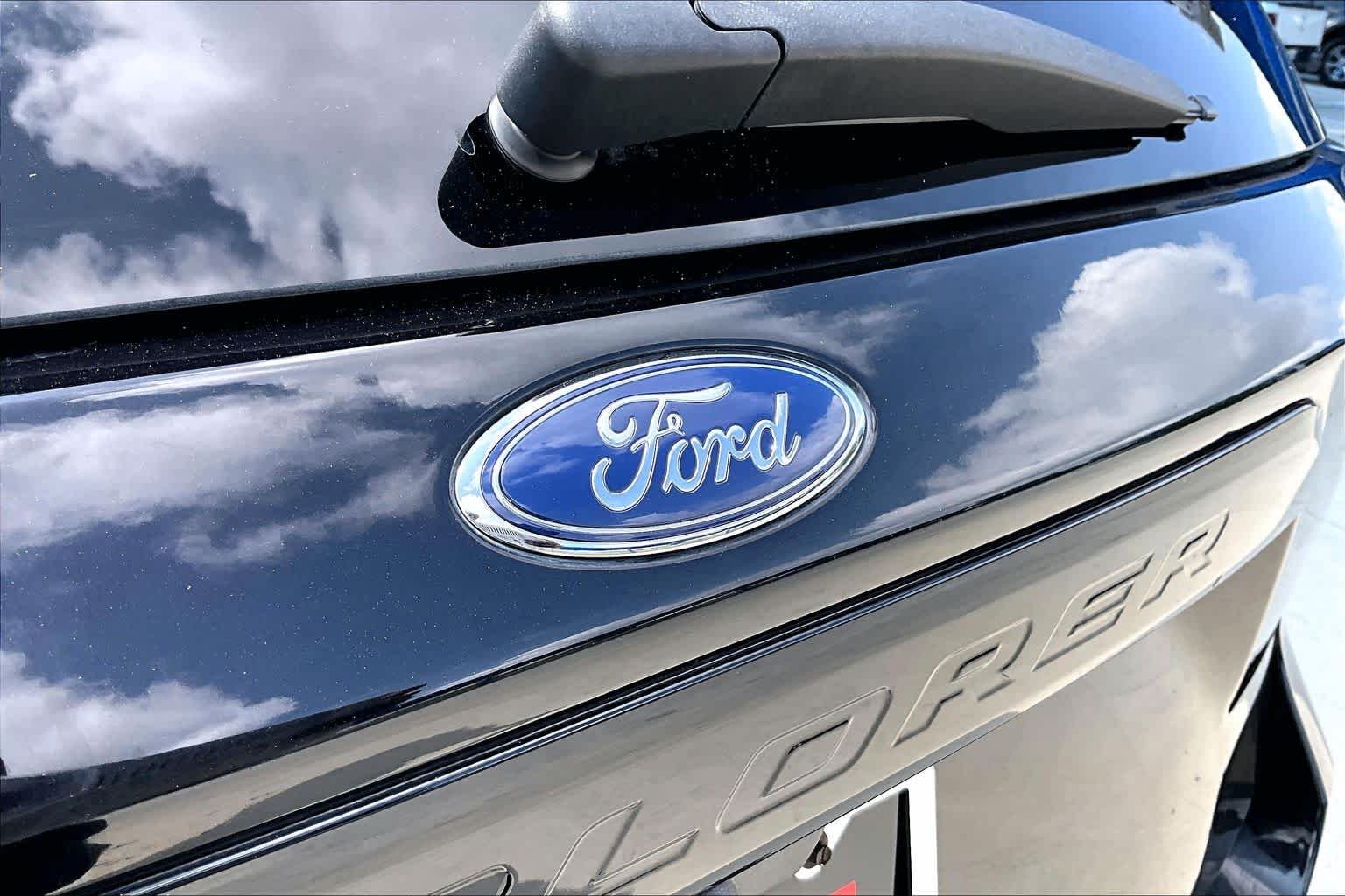 Used 2022 Agate Black Metallic Ford ST-Line image 30