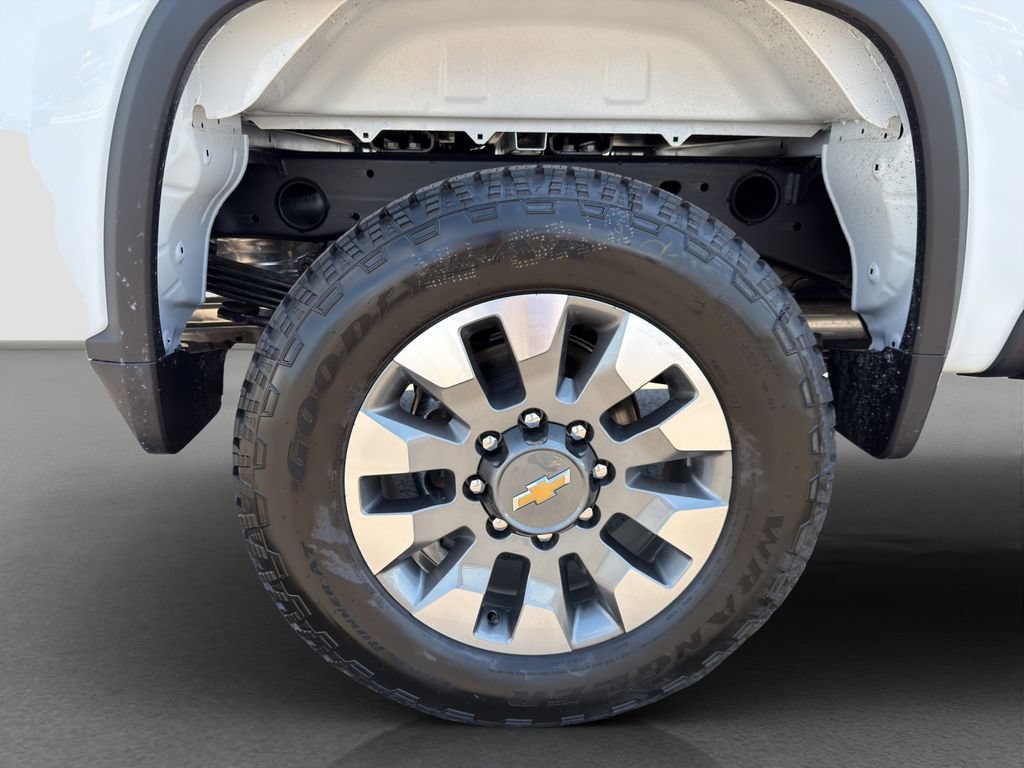 New 2026 Summit White Chevrolet Custom image 22