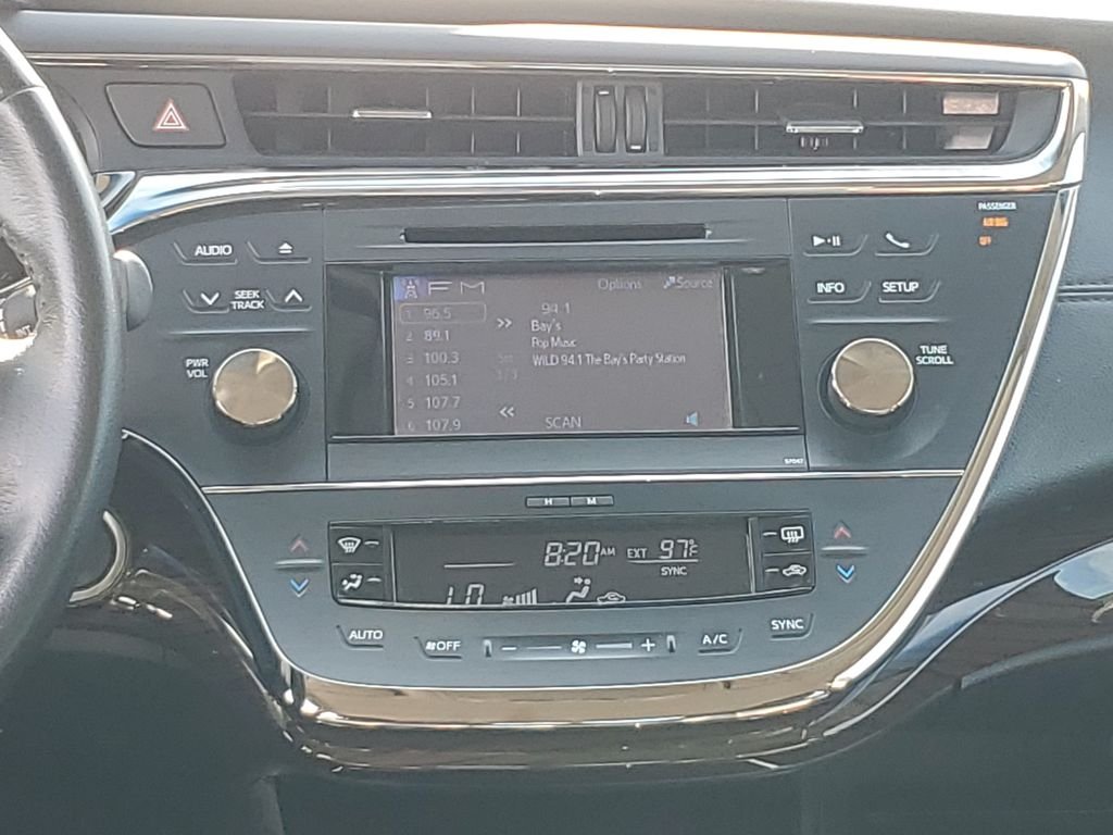 Used 2014 Silver Toyota XLE image 14
