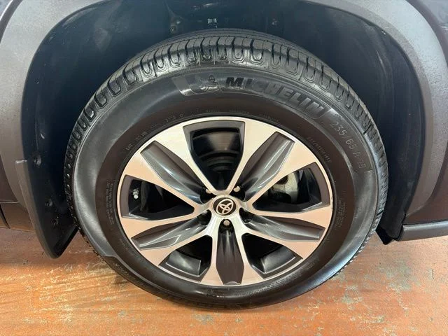 Used 2021 Black Toyota XLE image 10