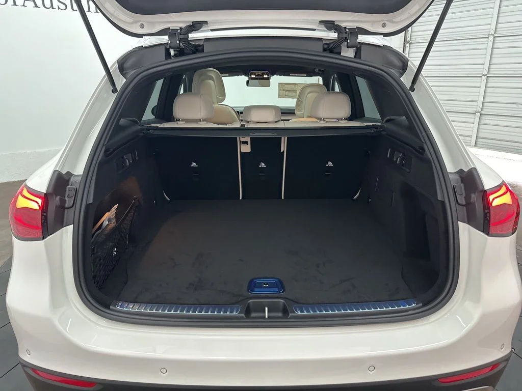 Used 2026 White Mercedes-Benz GLC 300 image 23