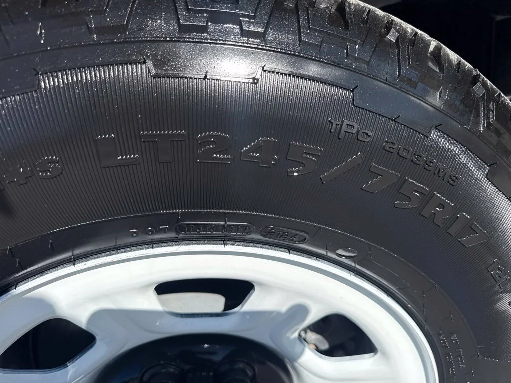 Used 2025 White Chevrolet 600 image 22