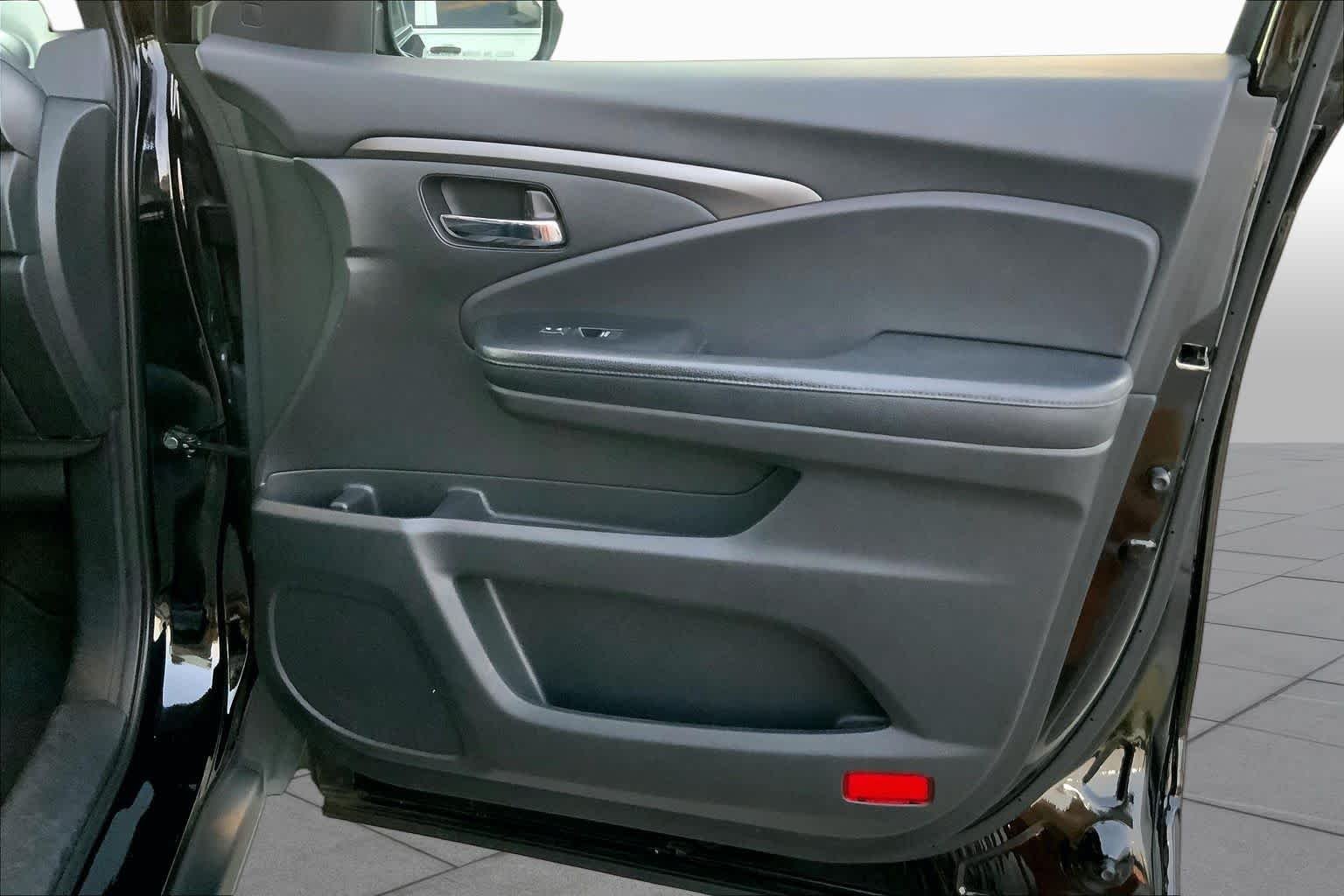Used 2019 Crystal Black Pearl Honda EX-L image 20