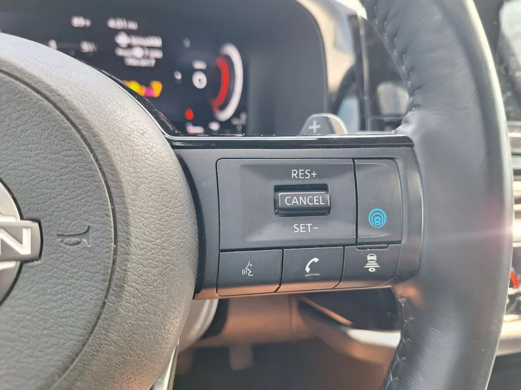 Used 2023 Red Nissan Platinum image 14