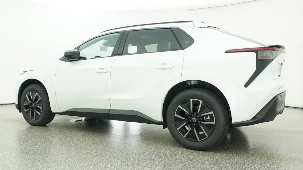 New 2026 Wind Chill Pearl Toyota XLE image 36