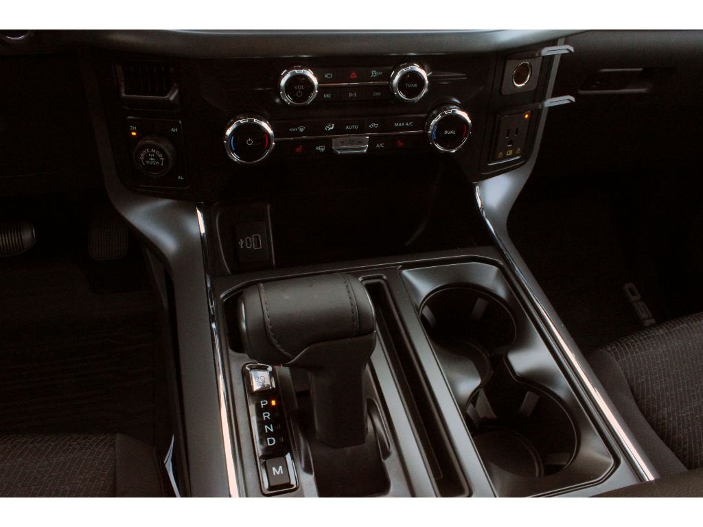 New 2026 Oxford White Ford XLT image 7
