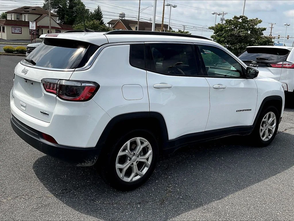 Certified Used 2024 White Jeep Latitude image 4