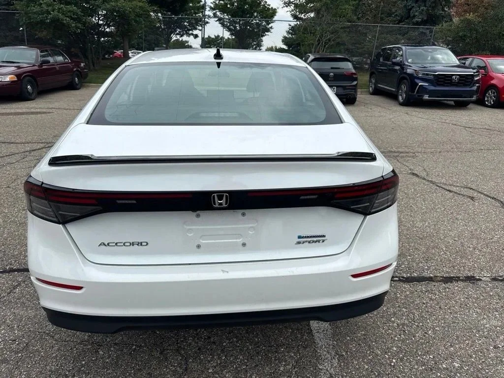 Used 2023 Platinum White Pearl Honda Sport image 9