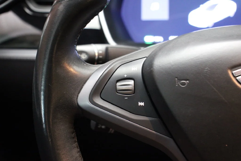 Used 2018 Obsidian Black Metallic Tesla  image 45