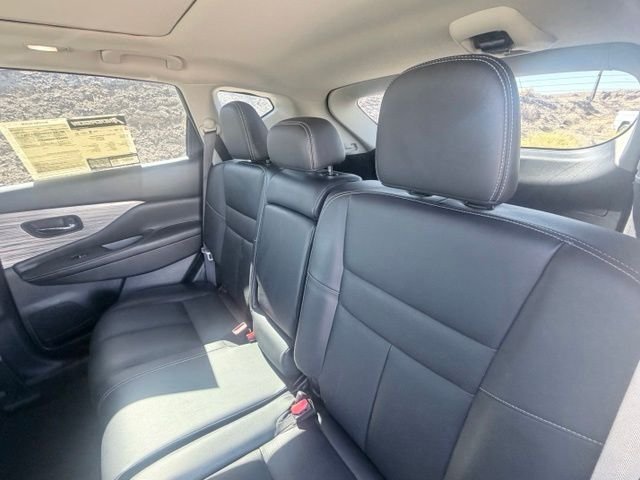 Used 2017 Gray Nissan Platinum image 28