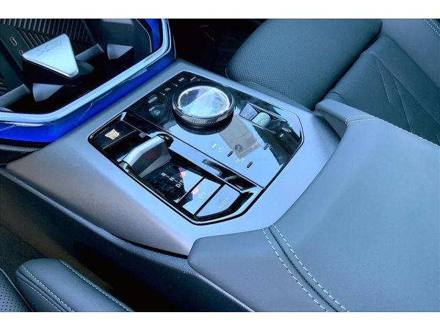 New 2026 Tanzanite Blue II Metallic BMW 30 xDrive image 7