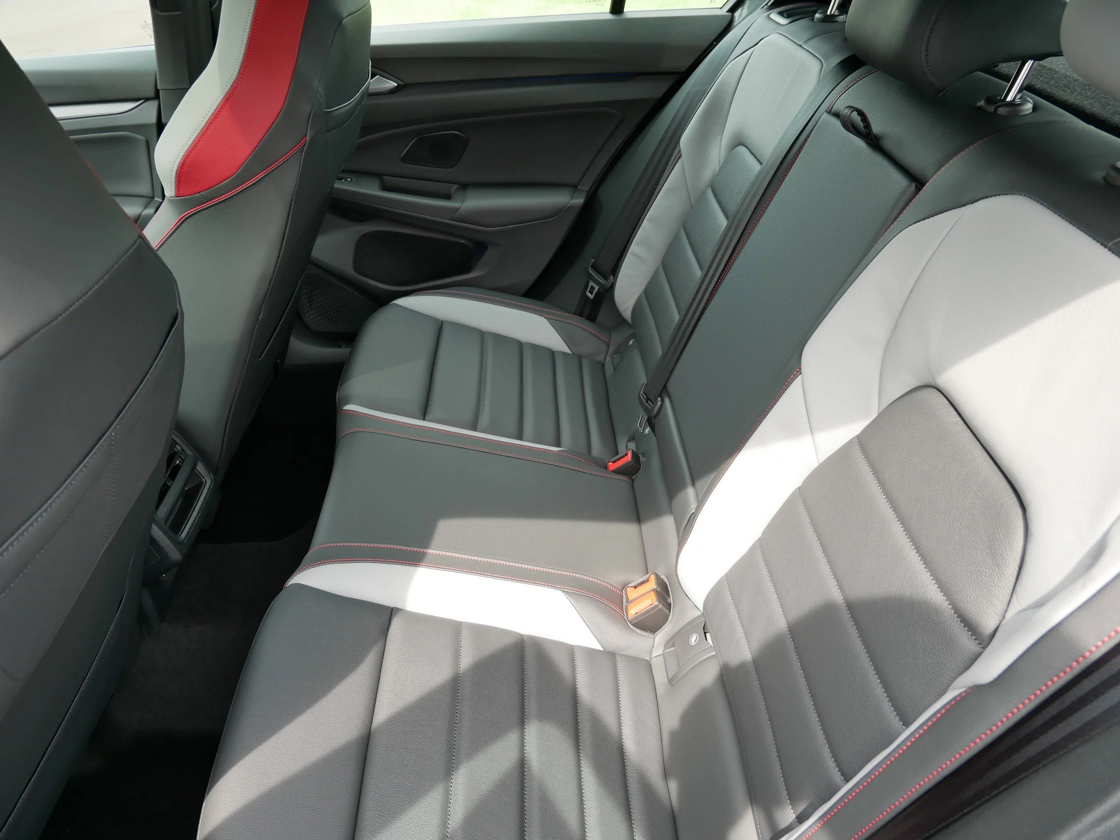 2025 Volkswagen Golf GTI SE - Photo 8