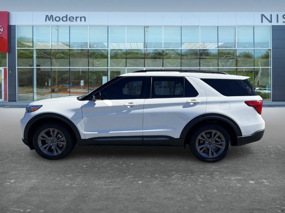 Used 2023 White Metallic Ford XLT image 8