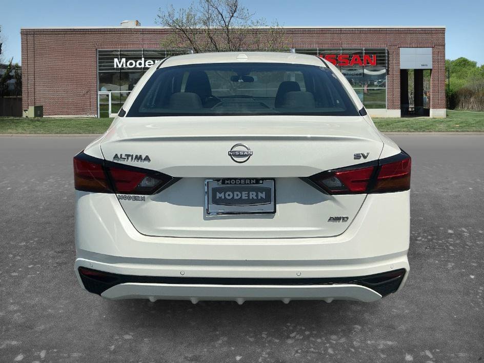 Used 2024 Pearl White Tricoat Nissan 2.5 SV image 3
