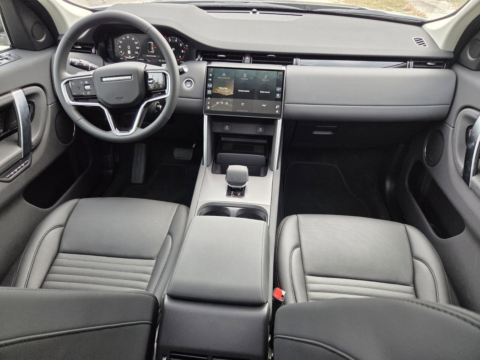 New 2025 Fuji White Land Rover P250 S image 4