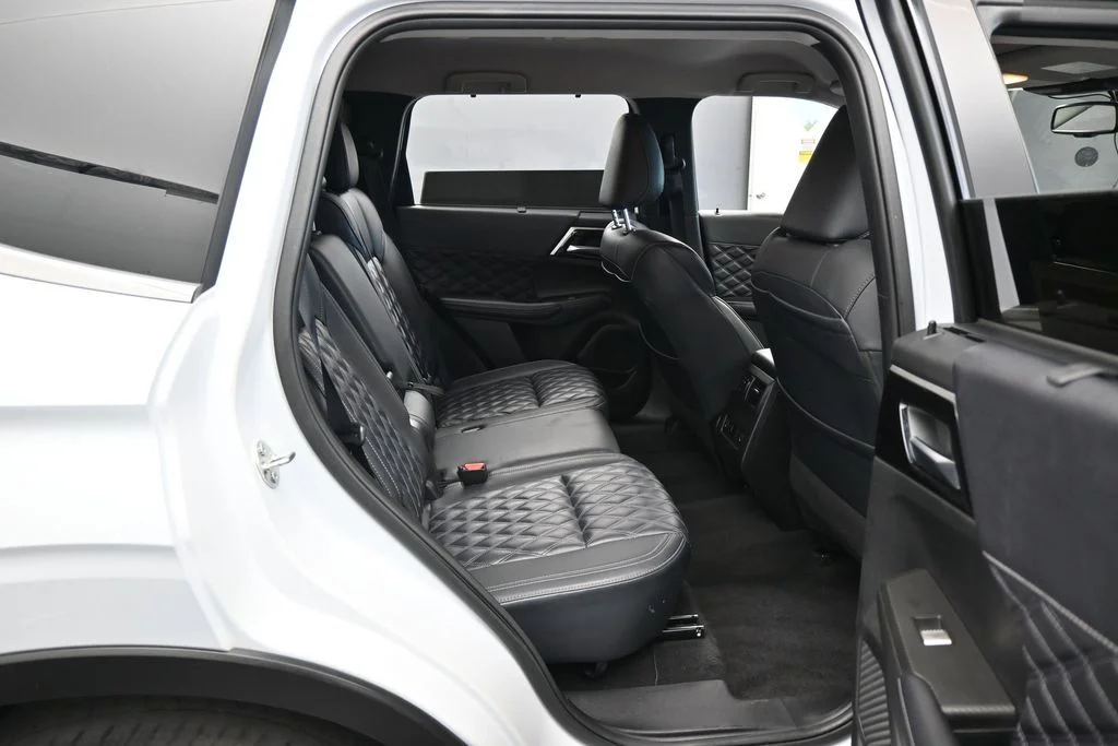 Used 2024 White Mitsubishi SEL image 36