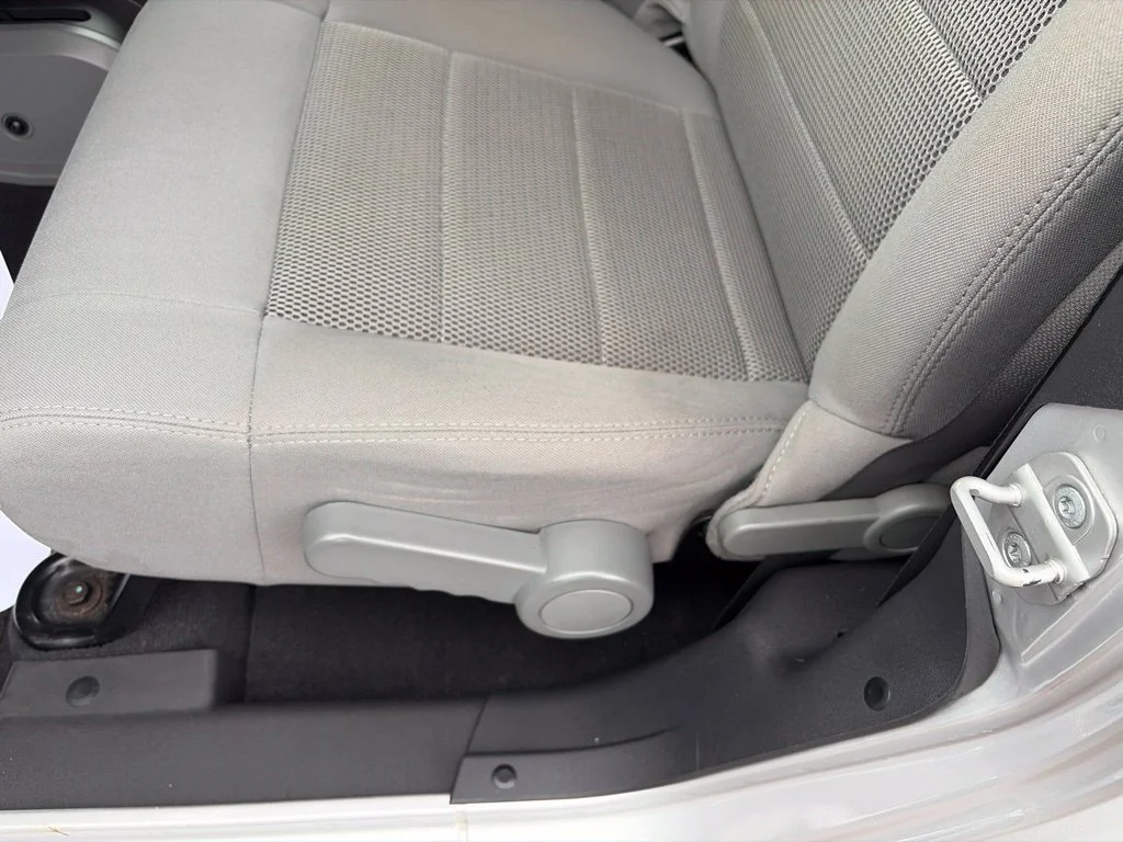 Used 2009 Silver Jeep Sahara image 32