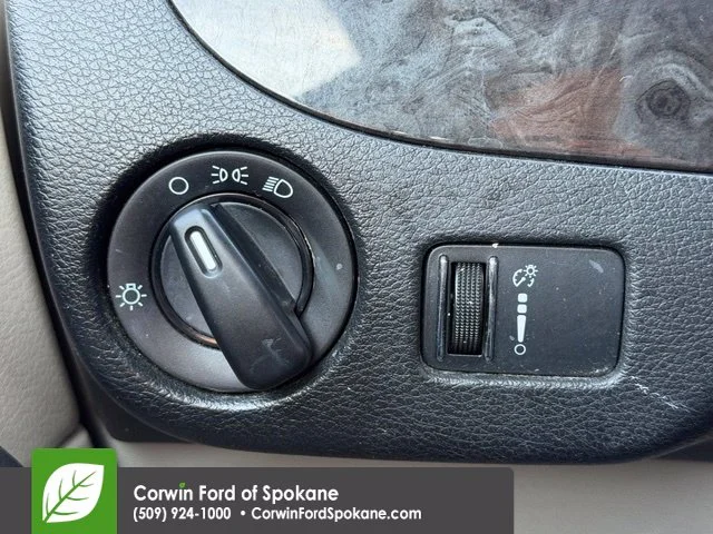 Used 2015 True Blue Pearlcoat Dodge AVP image 23