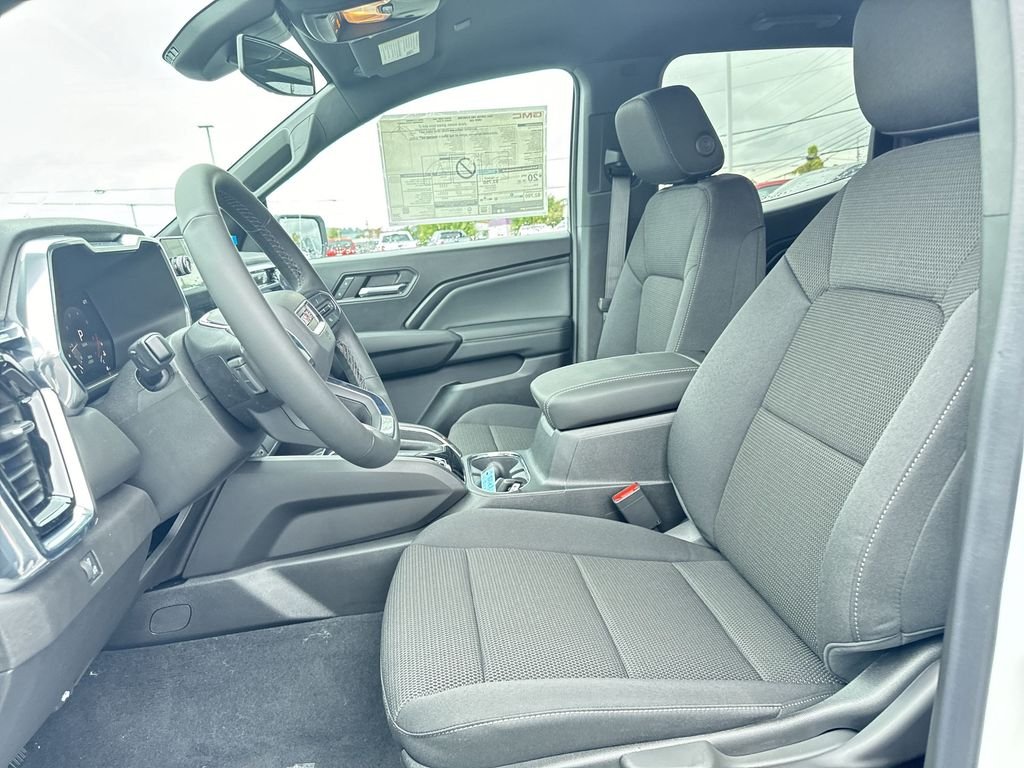 Used 2024 White GMC Elevation image 17