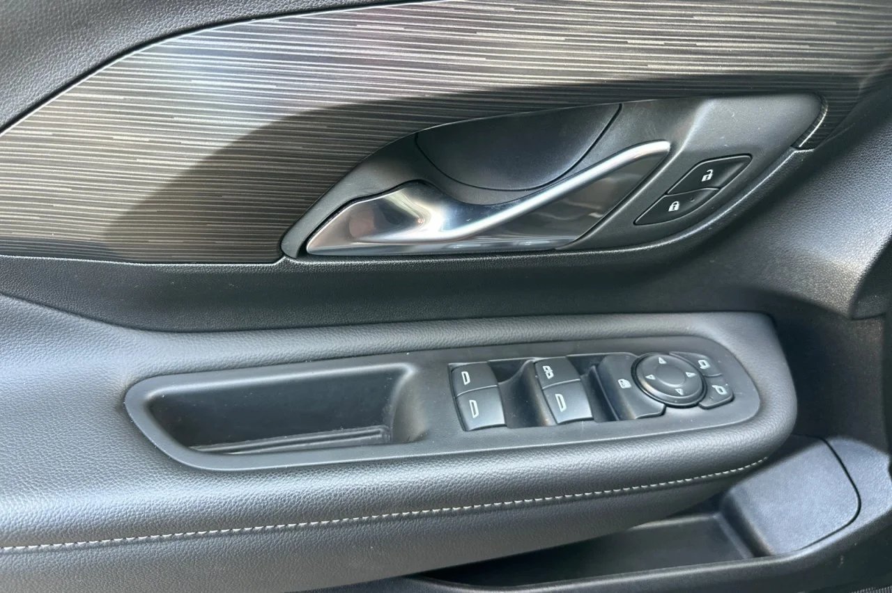 Used 2024 BLACK GMC SLE image 10