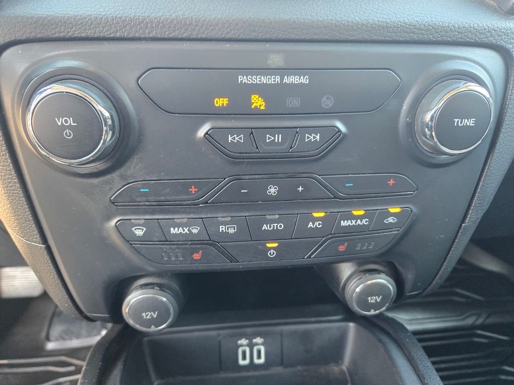 Used 2020 White Ford Lariat image 16
