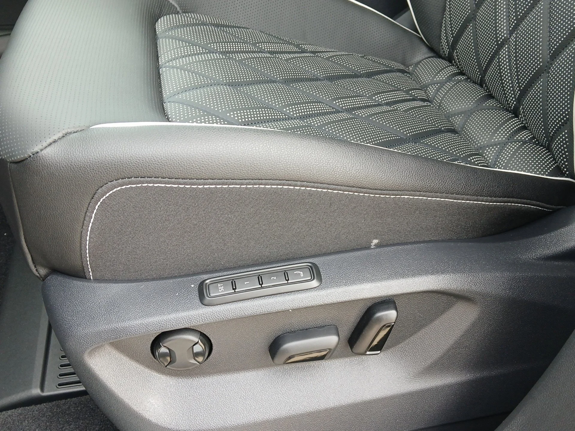 New 2026 Avocado Green Pearl Volkswagen 2.0T SEL Premium R-Line image 19