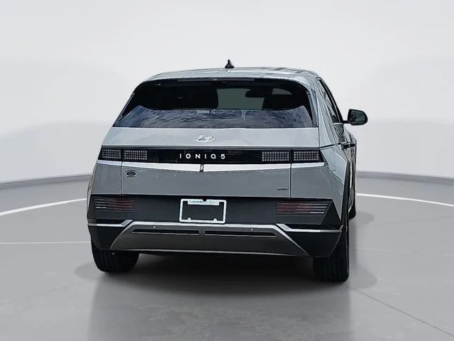 Used 2023 Gray Hyundai SEL image 4