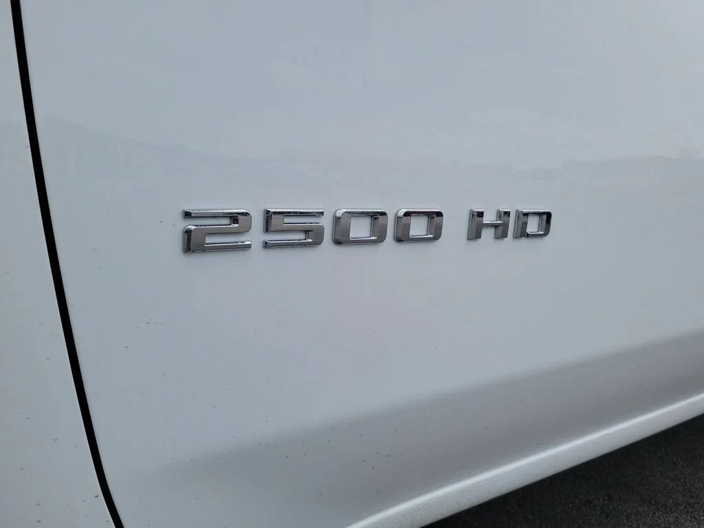 New 2026 Summit White Chevrolet WT image 20