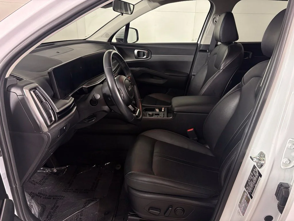 Used 2024 White Kia S image 15