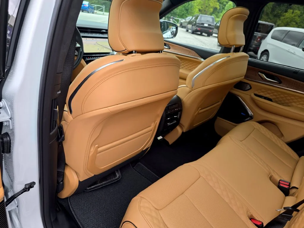 New 2027 White/off-white Jeep Summit image 25