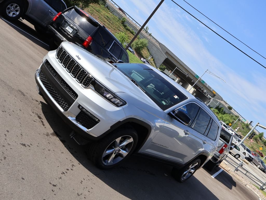Used 2021 Silver Jeep Limited image 3