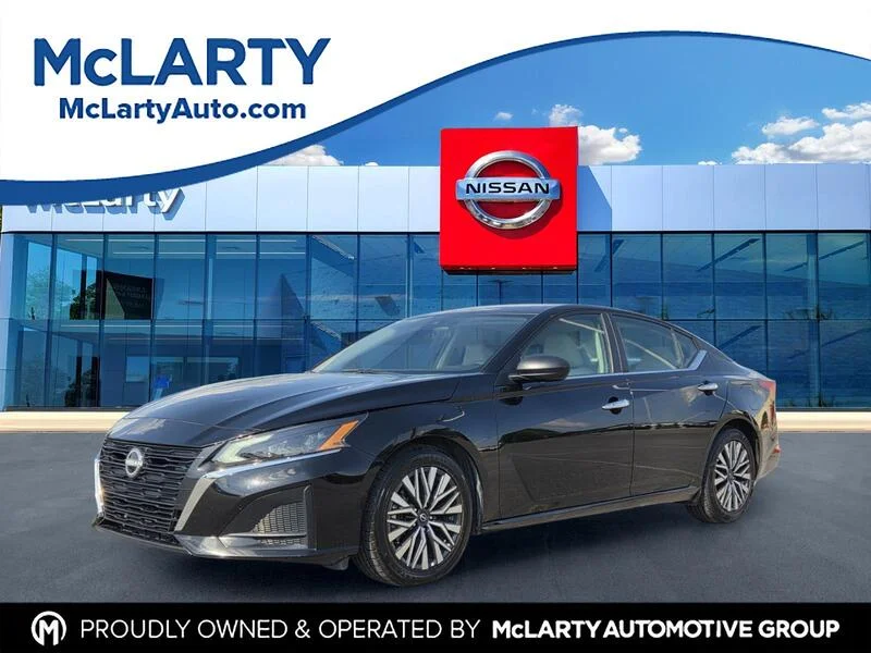 Used 2025 Super Black NISSAN SV FWD image 1