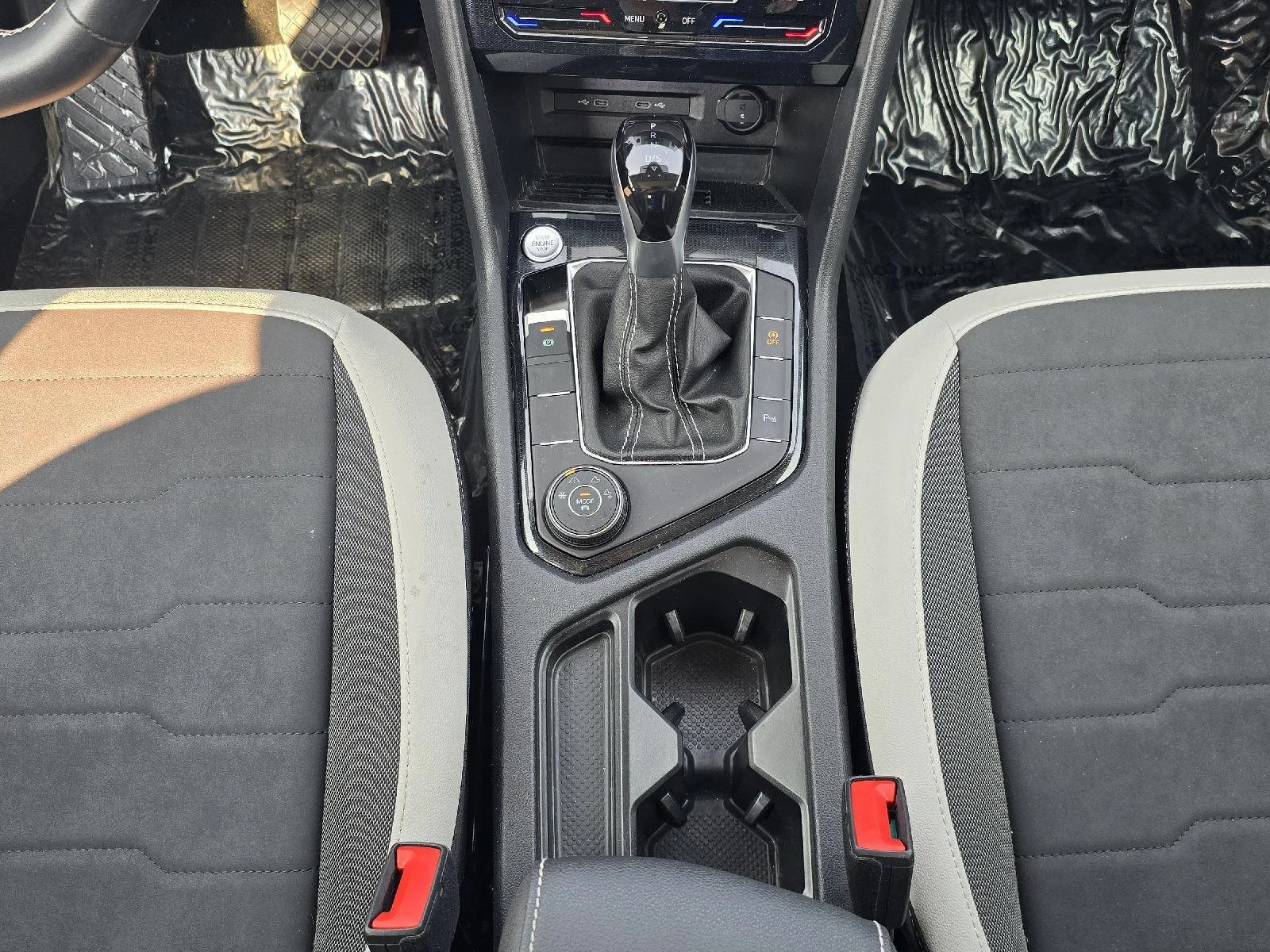 Certified Used 2025 GRAY Volkswagen SE image 11