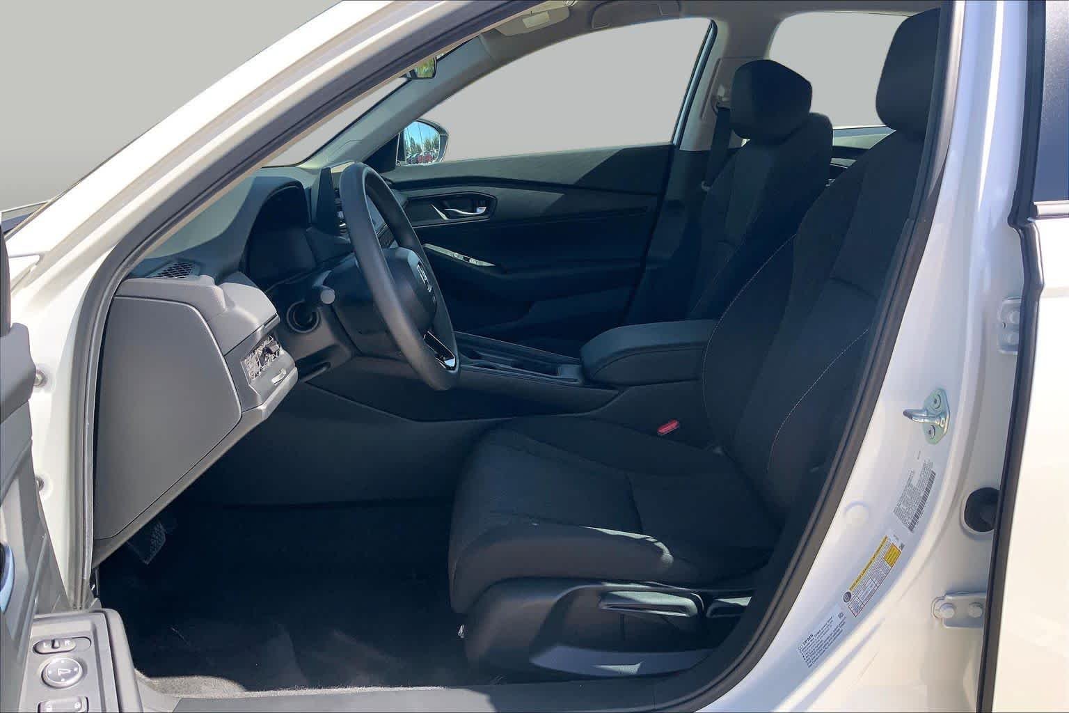 Used 2026 Platinum White Pearl Honda LX image 7
