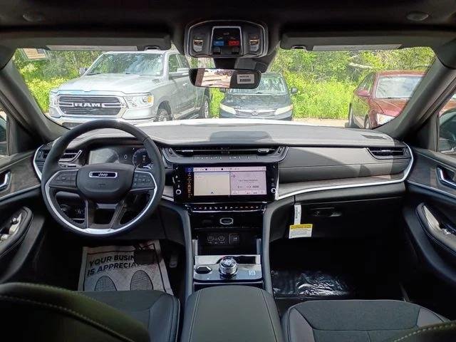 New 2026 Bright White Clear-Coat Exterior Paint Jeep Laredo image 9
