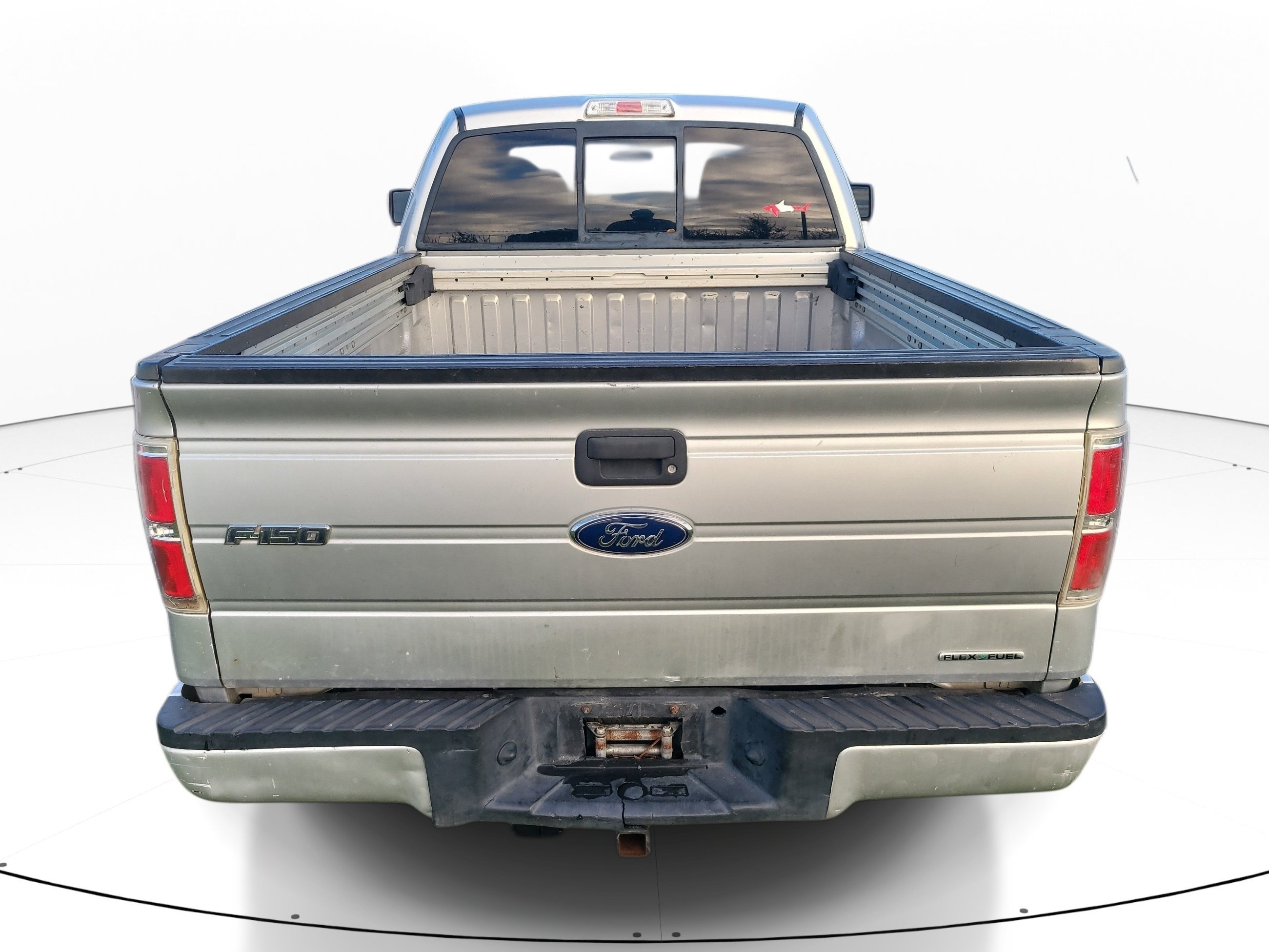 Used 2010  Ford XL image 5