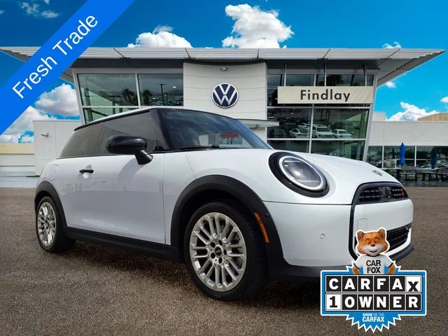 2025 MINI Hardtop Cooper S Signature's photo