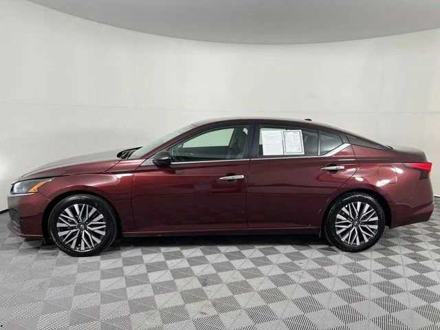 Used 2025  Nissan 2.5 SV image 4