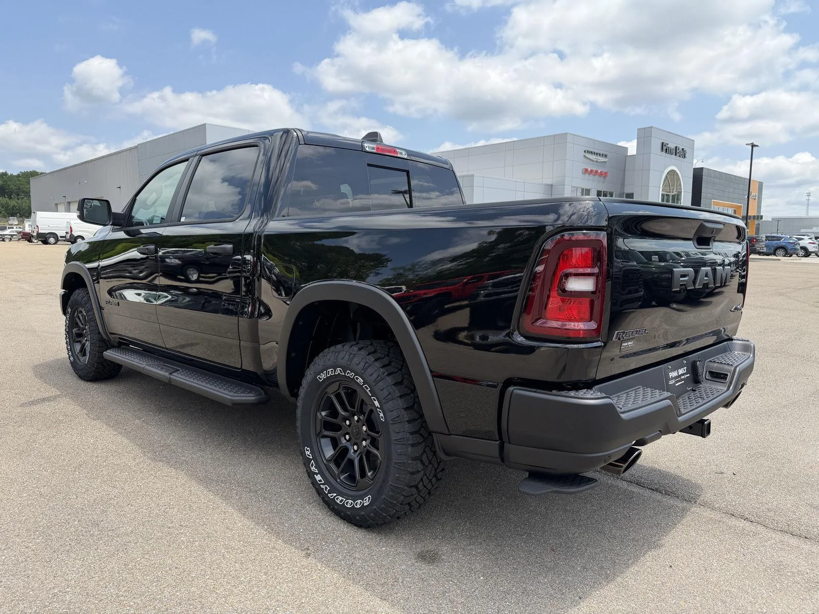 New 2026 Diamond Black Crystal Pearl-Coat Exterior Paint RAM Rebel image 4