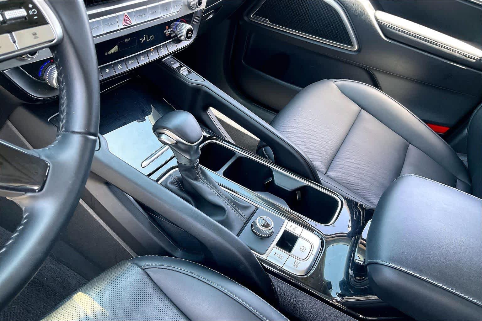Used 2025 Glacial White Pearl Kia S image 14