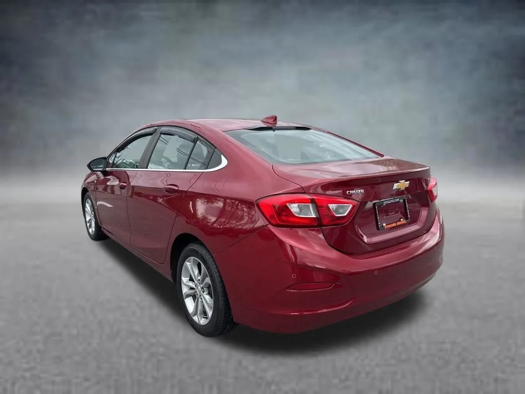 Used 2019 CAJUN RED TINTCOAT Chevrolet LT image 3