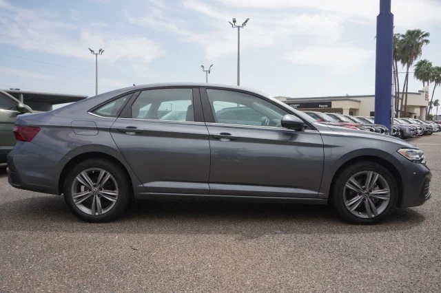 Used 2024 Gray Volkswagen SE image 4